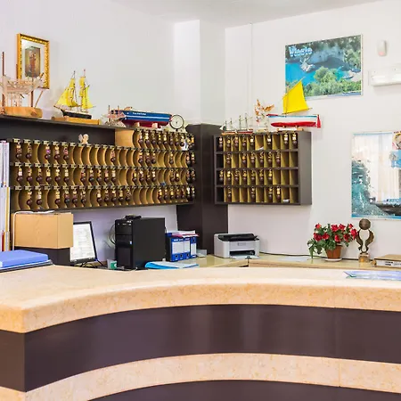 호텔 Mediterraneo 비에스테