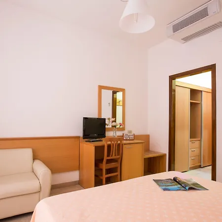 호텔 Mediterraneo 비에스테